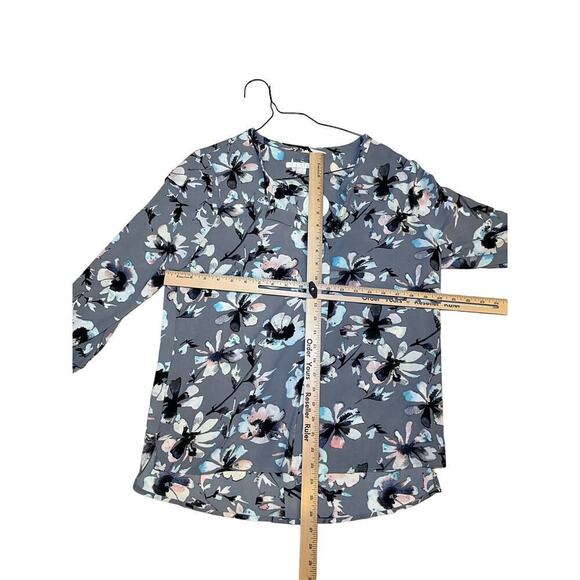 C & E Blouse Top Women Large Gray Floral Polyester Stretch Hi-Low Hem 3/4 Sleeve - Picture 4 of 5